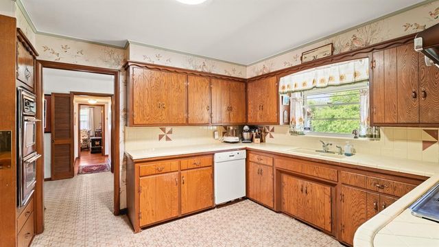 9600 Silver Lake Drive, Oklahoma City, OK 73162