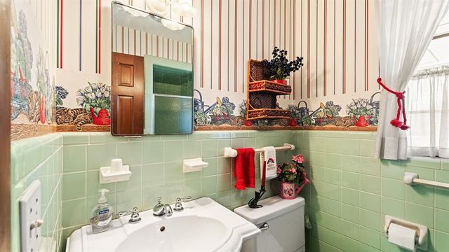 9600 Silver Lake Drive, Oklahoma City, OK 73162