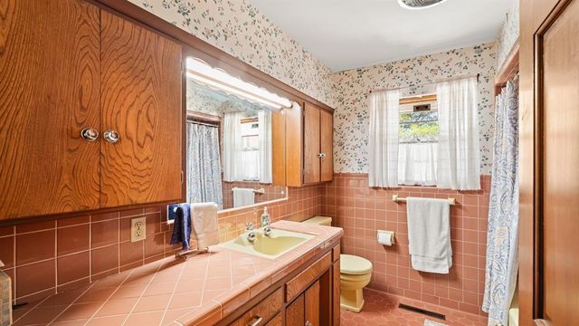 9600 Silver Lake Drive, Oklahoma City, OK 73162