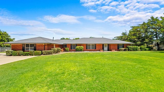 9600 Silver Lake Drive, Oklahoma City, OK 73162