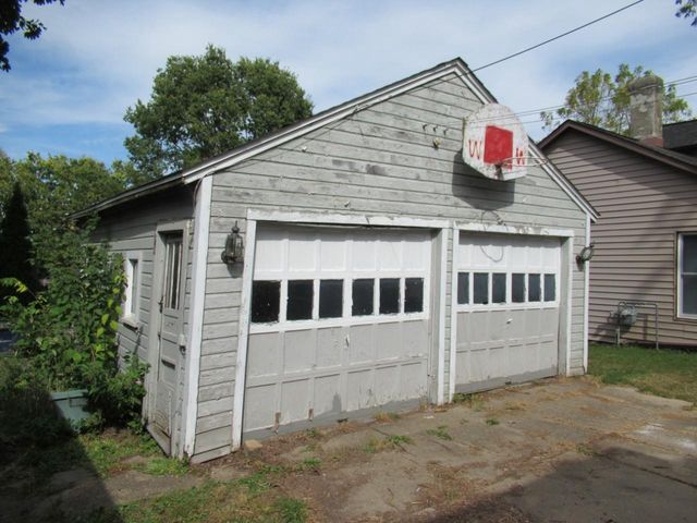 1122 Grand Avenue, Janesville, WI 53546