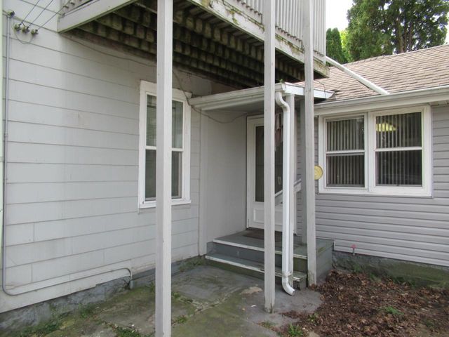 1122 Grand Avenue, Janesville, WI 53546