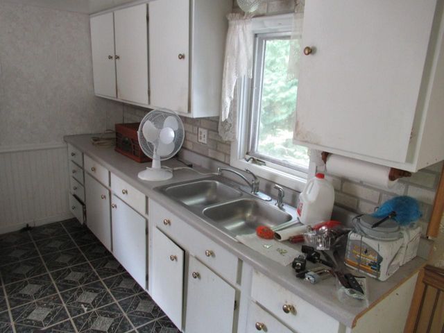 1122 Grand Avenue, Janesville, WI 53546