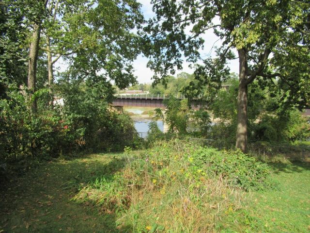 1122 Grand Avenue, Janesville, WI 53546