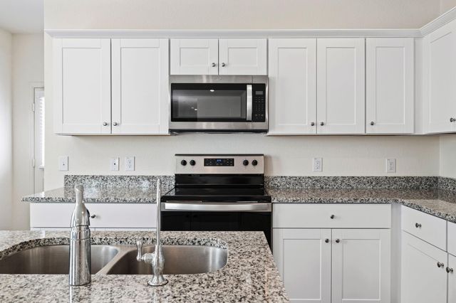 614 Edge Lake Court, Conroe, TX 77316