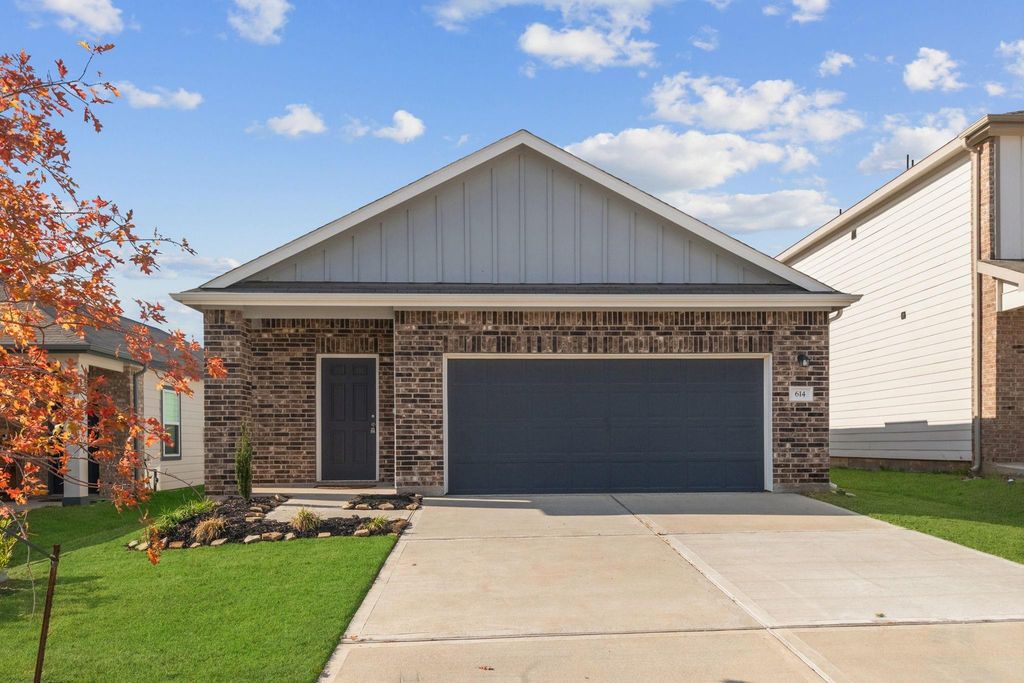 614 Edge Lake Court, Conroe, TX 77316