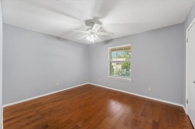 4014 W Rochelle Road, Irving, TX 75062