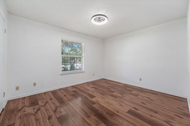 4014 W Rochelle Road, Irving, TX 75062