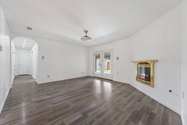 4014 W Rochelle Road, Irving, TX 75062