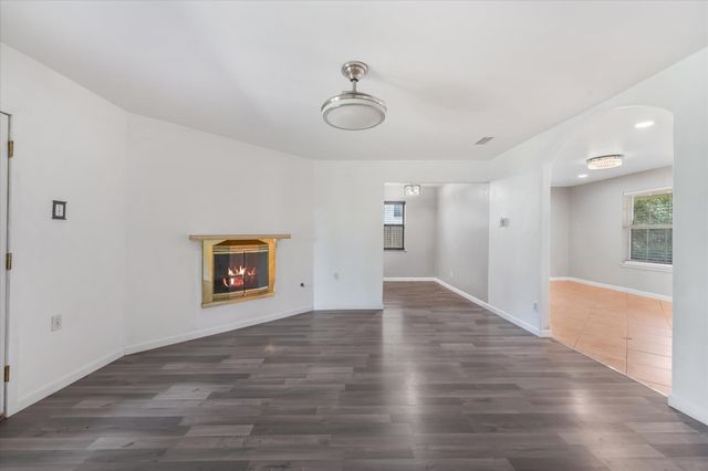 4014 W Rochelle Road, Irving, TX 75062