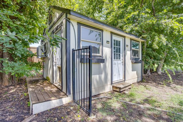 651 Bandera Drive, Waxahachie, TX 75167
