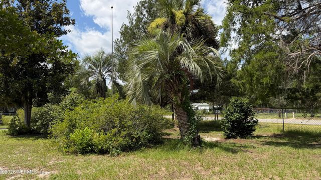 304 DAWN Avenue, Interlachen, FL 32148
