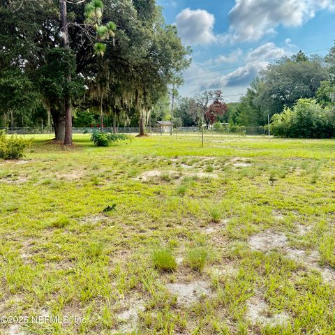 304 DAWN Avenue, Interlachen, FL 32148