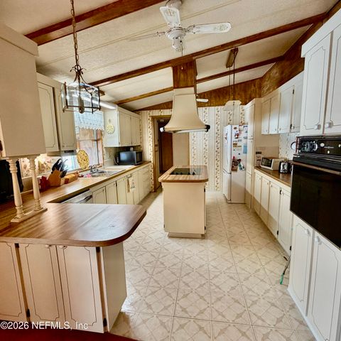 304 DAWN Avenue, Interlachen, FL 32148