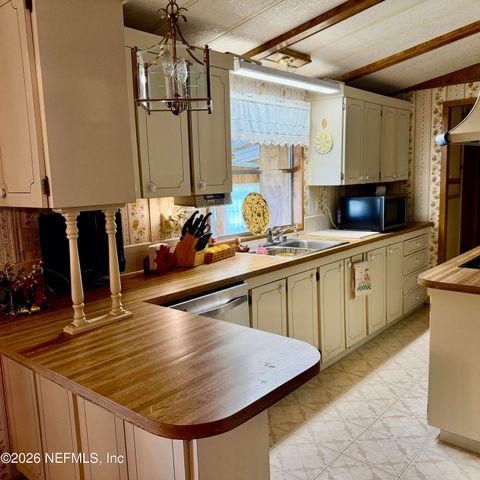 304 DAWN Avenue, Interlachen, FL 32148
