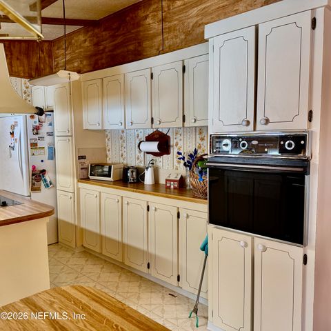 304 DAWN Avenue, Interlachen, FL 32148