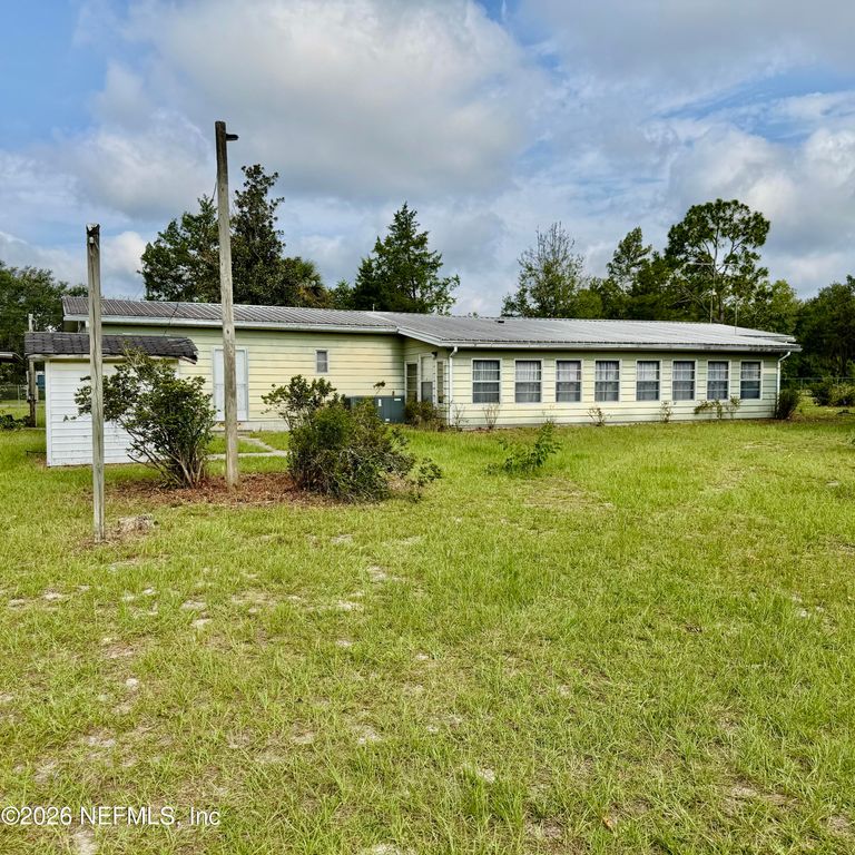 304 DAWN Avenue, Interlachen, FL 32148