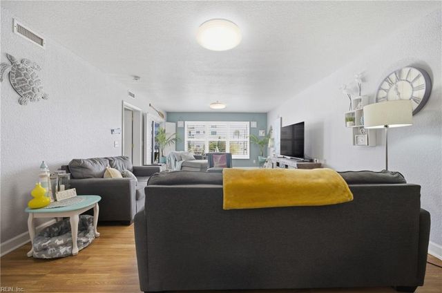 320 Sandbridge Rd Apt 305, Virginia Beach, VA 23456