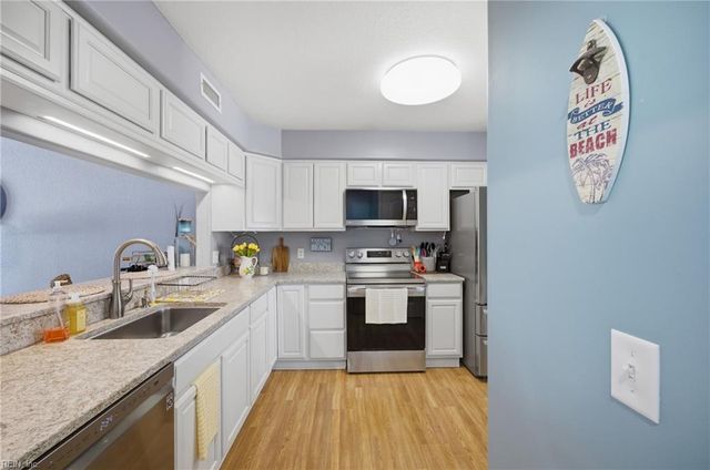 320 Sandbridge Rd Apt 305, Virginia Beach, VA 23456