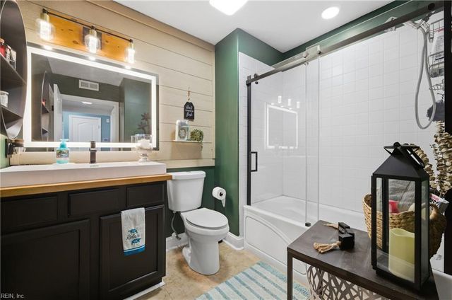 320 Sandbridge Rd Apt 305, Virginia Beach, VA 23456