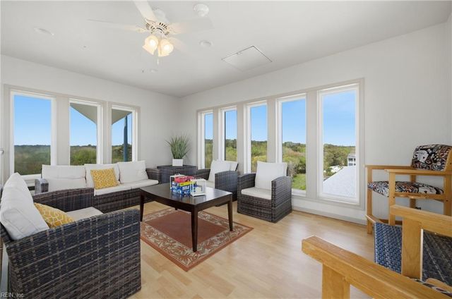 320 Sandbridge Rd Apt 305, Virginia Beach, VA 23456