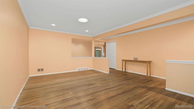 36544 Thomas Drive, Sterling Heights, MI 48312