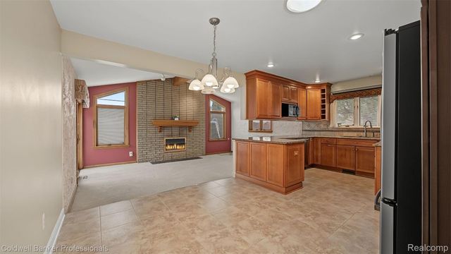 36544 Thomas Drive, Sterling Heights, MI 48312