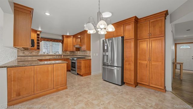 36544 Thomas Drive, Sterling Heights, MI 48312