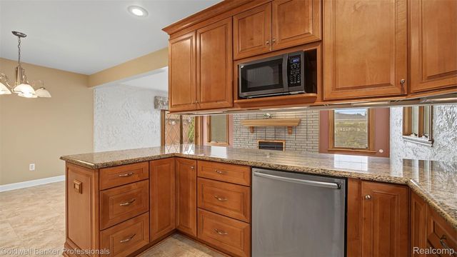 36544 Thomas Drive, Sterling Heights, MI 48312