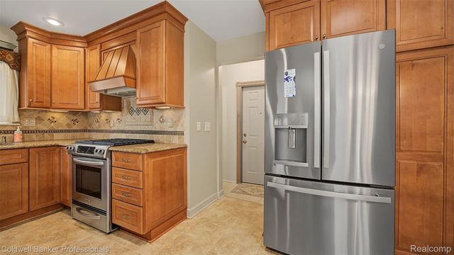 36544 Thomas Drive, Sterling Heights, MI 48312