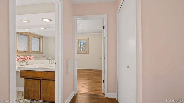 36544 Thomas Drive, Sterling Heights, MI 48312