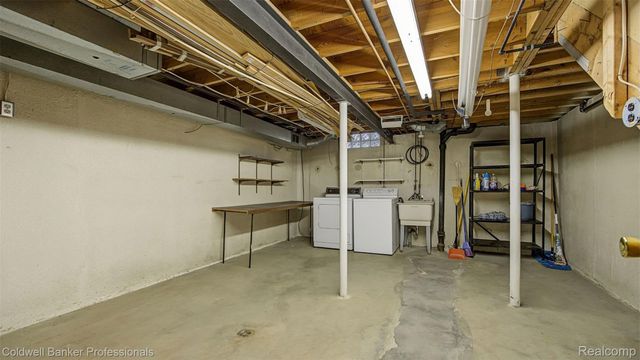 36544 Thomas Drive, Sterling Heights, MI 48312