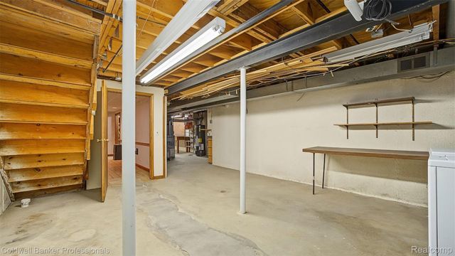36544 Thomas Drive, Sterling Heights, MI 48312