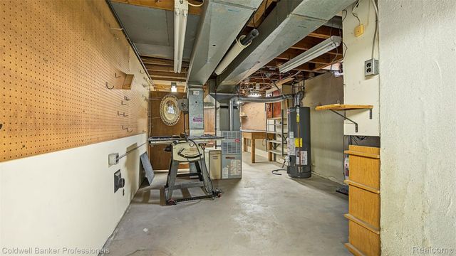 36544 Thomas Drive, Sterling Heights, MI 48312