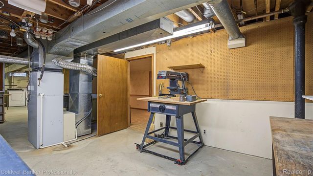 36544 Thomas Drive, Sterling Heights, MI 48312