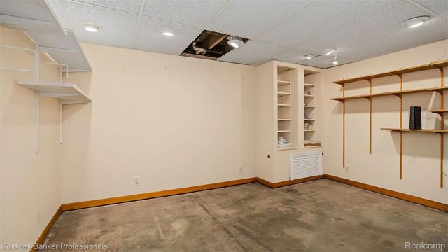 36544 Thomas Drive, Sterling Heights, MI 48312