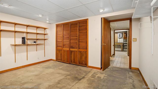 36544 Thomas Drive, Sterling Heights, MI 48312