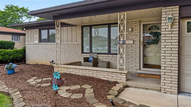 36544 Thomas Drive, Sterling Heights, MI 48312