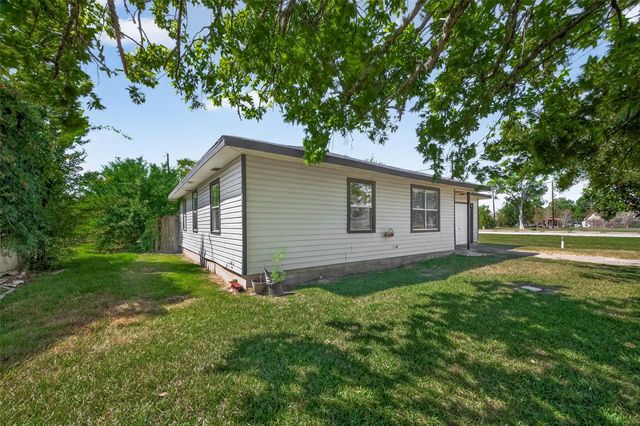 702 S Holmes Street, La Porte, TX 77571