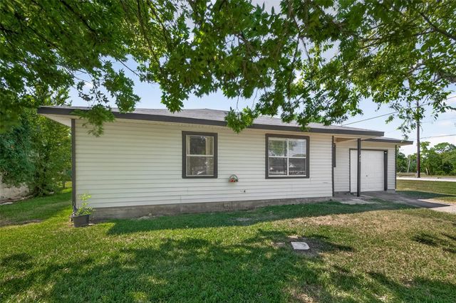 702 S Holmes Street, La Porte, TX 77571