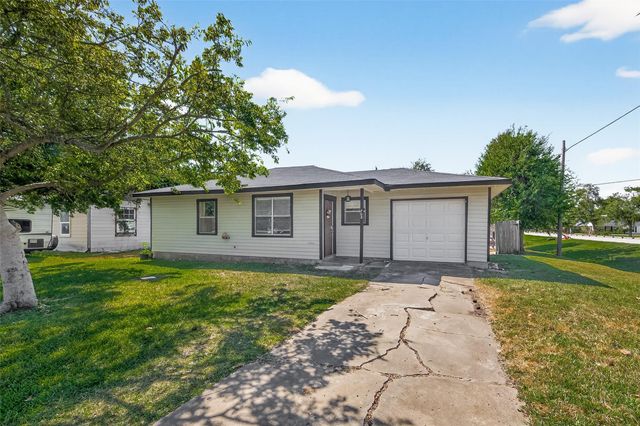 702 S Holmes Street, La Porte, TX 77571