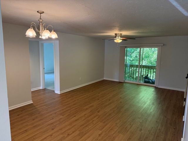 330 Sunderland Rd 39, Worcester, MA 01604