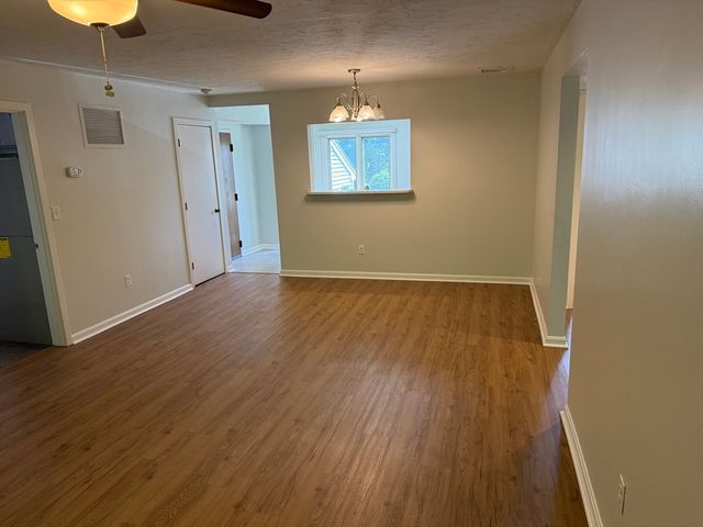 330 Sunderland Rd 39, Worcester, MA 01604