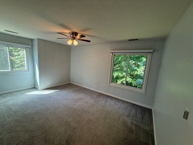 330 Sunderland Rd 39, Worcester, MA 01604