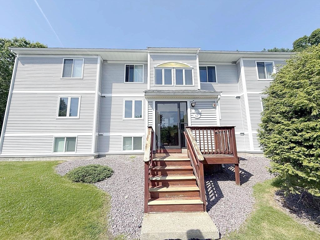 330 Sunderland Rd 39, Worcester, MA 01604
