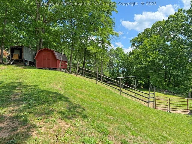 421 Mistletoe Lane, Elkview, WV 25071