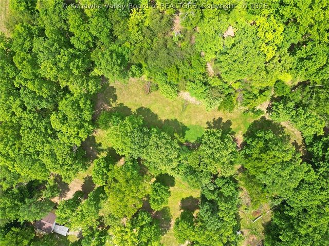 421 Mistletoe Lane, Elkview, WV 25071