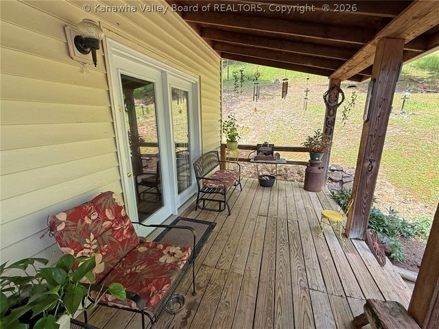 421 Mistletoe Lane, Elkview, WV 25071