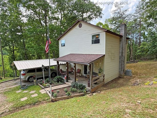 421 Mistletoe Lane, Elkview, WV 25071