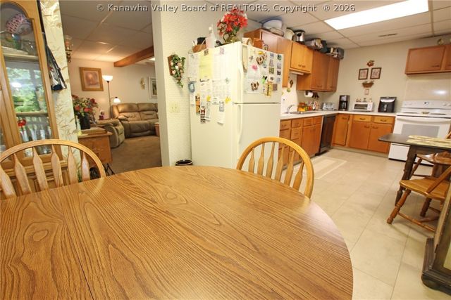 421 Mistletoe Lane, Elkview, WV 25071